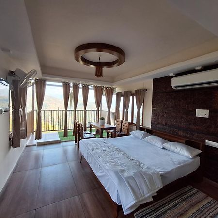 Cloudscape Homestay Pīrmed Dış mekan fotoğraf